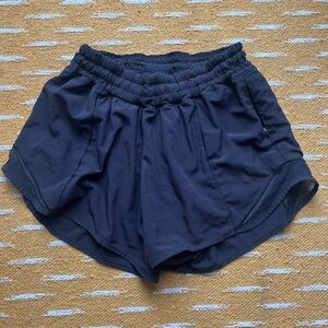Lululemon Women’s Hotty Hot size 4 tall shorts